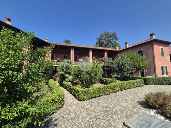 appartamento in vendita a Carate Brianza in zona Costa Lambro