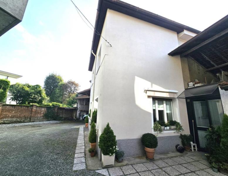 appartamento in vendita a Carate Brianza