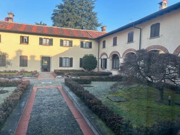 appartamento in vendita a Carate Brianza in zona Costa Lambro