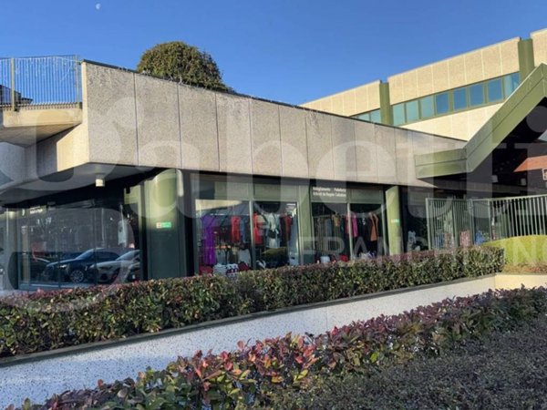 negozio in vendita a Carate Brianza
