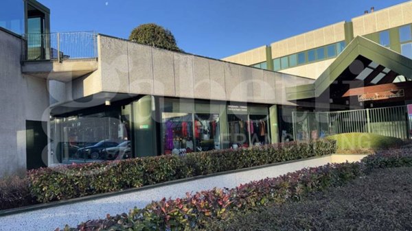 negozio in vendita a Carate Brianza