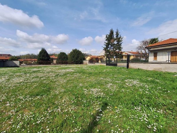 casa indipendente in vendita a Carate Brianza in zona Agliate