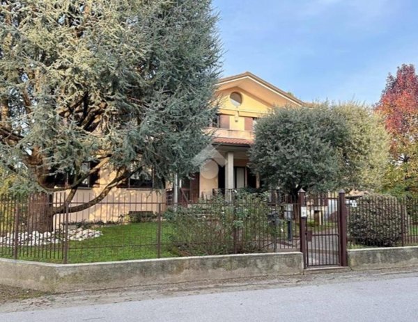 appartamento in vendita a Carate Brianza