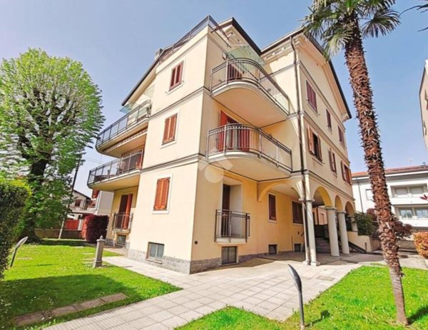 appartamento in vendita a Carate Brianza