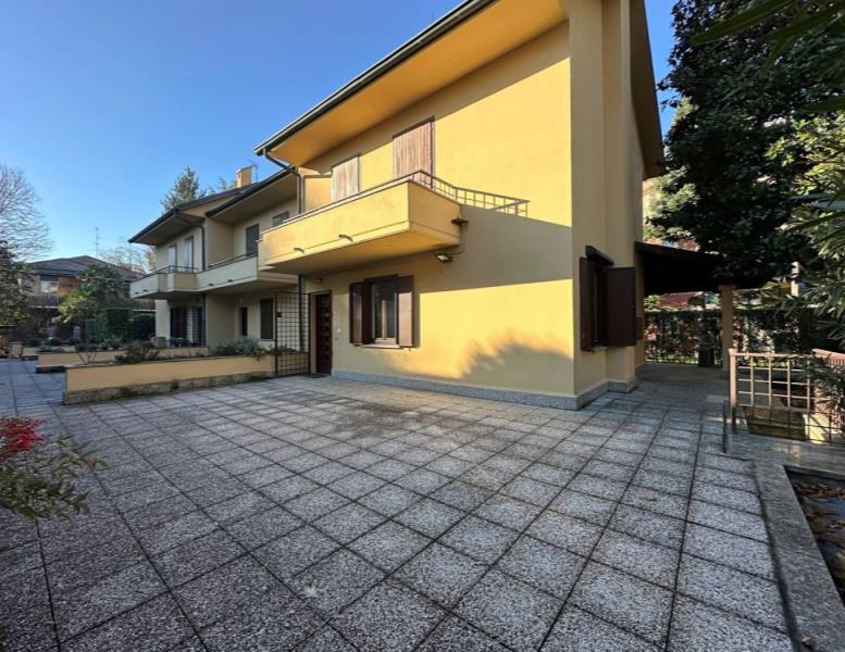 casa indipendente in vendita a Carate Brianza