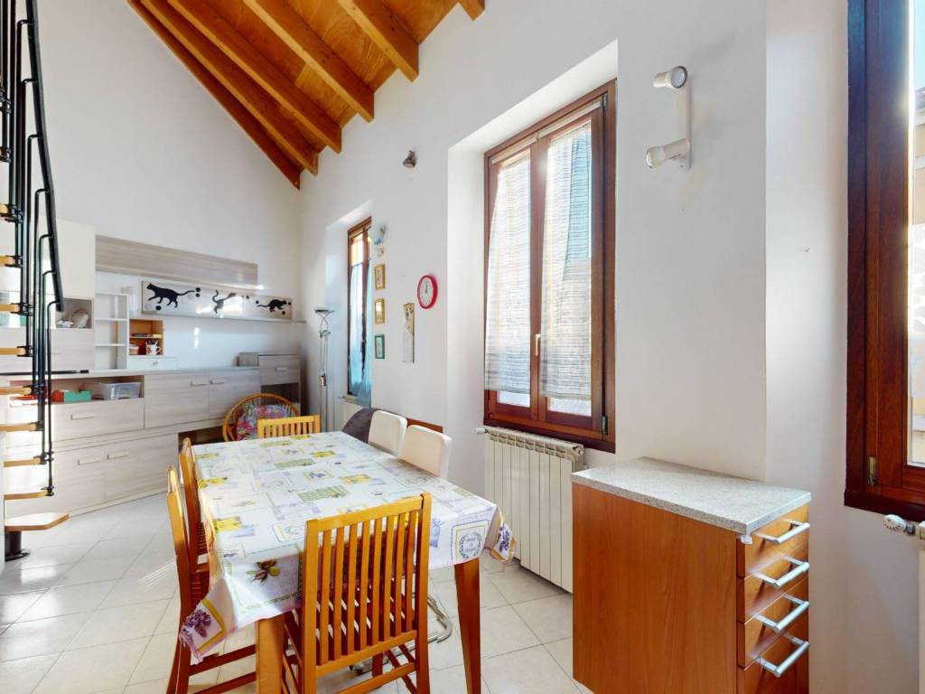 appartamento in vendita a Carate Brianza