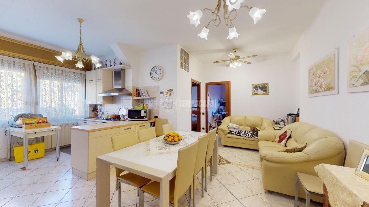 appartamento in vendita a Carate Brianza