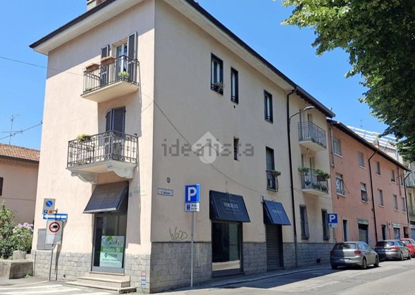 negozio in vendita a Carate Brianza