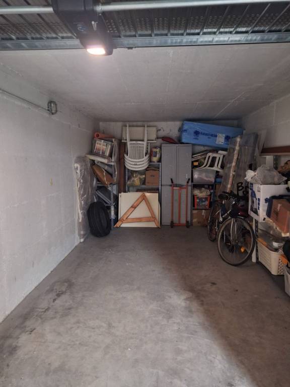 locale di sgombero in vendita a Carate Brianza