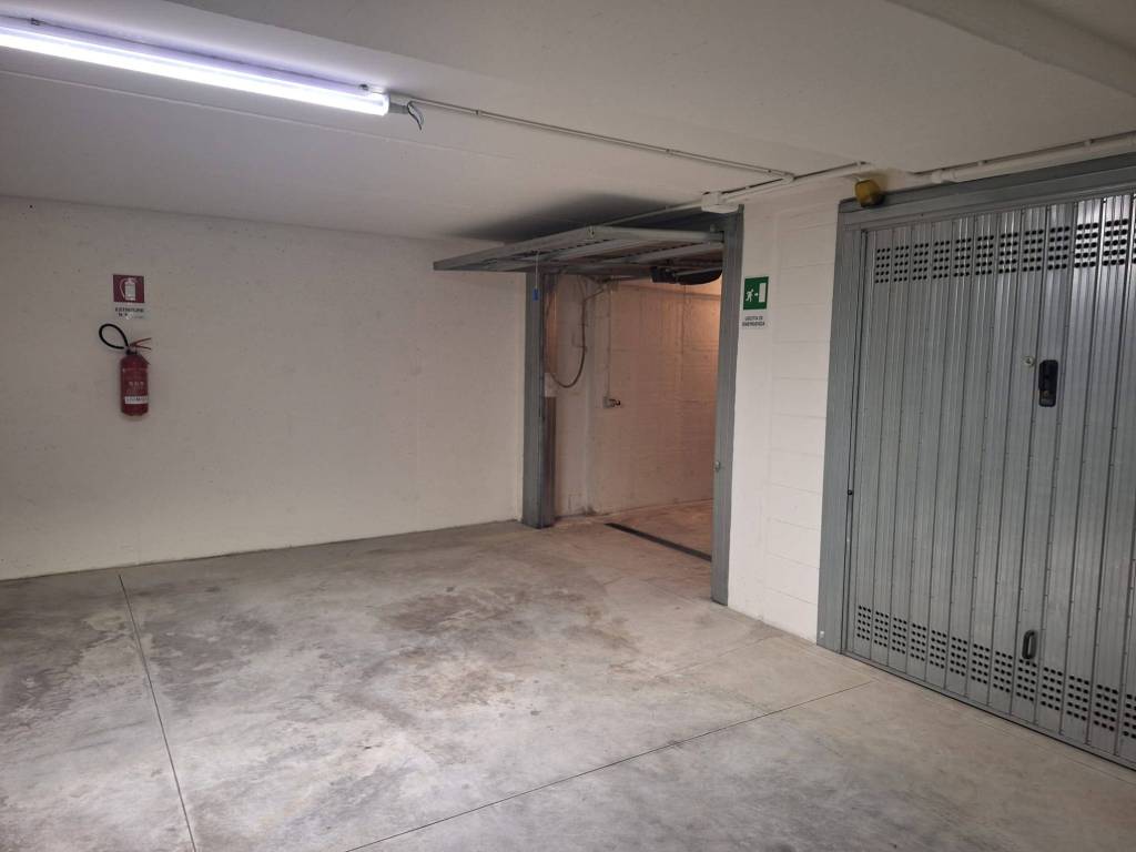 locale di sgombero in vendita a Carate Brianza