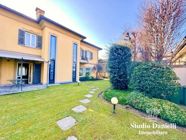 villa in vendita a Carate Brianza