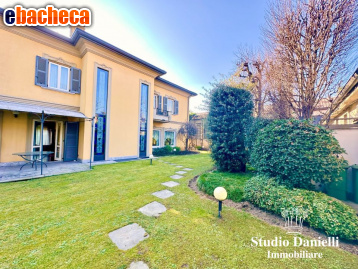 casa indipendente in vendita a Carate Brianza