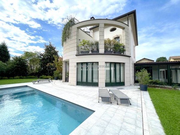 casa indipendente in vendita a Carate Brianza