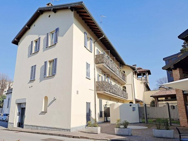 appartamento in vendita a Carate Brianza