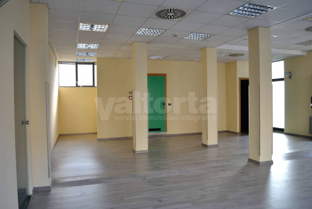 negozio in vendita a Carate Brianza