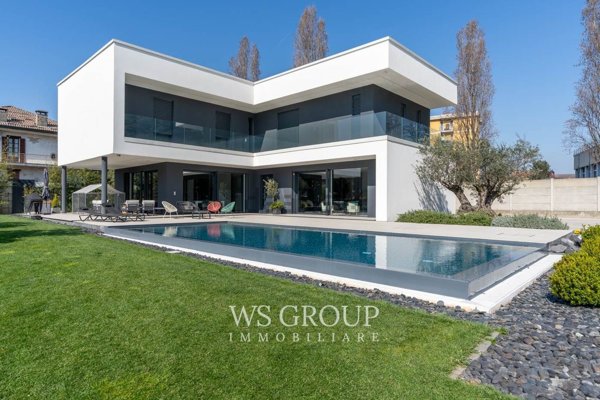 casa indipendente in vendita a Carate Brianza