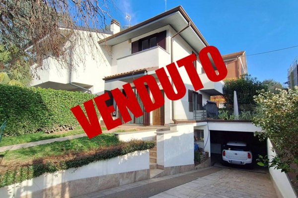 casa indipendente in vendita a Carate Brianza