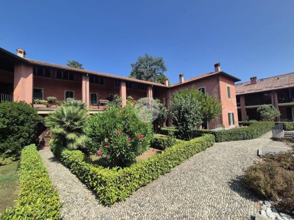 appartamento in vendita a Carate Brianza in zona Costa Lambro
