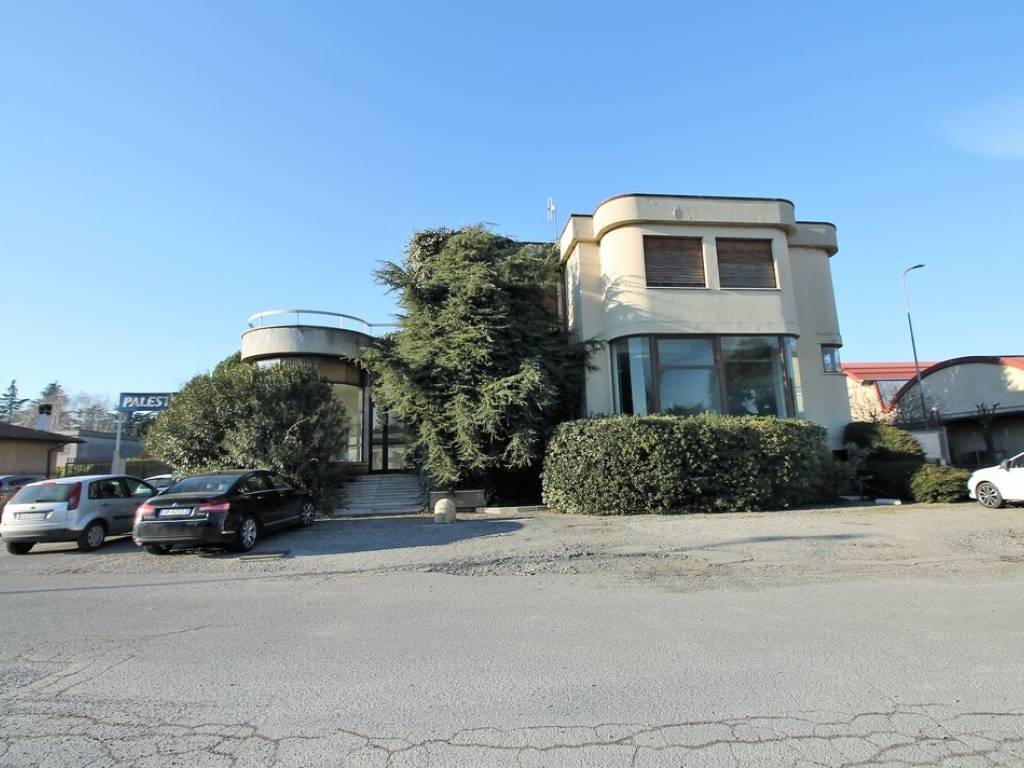 intera palazzina in vendita a Carate Brianza