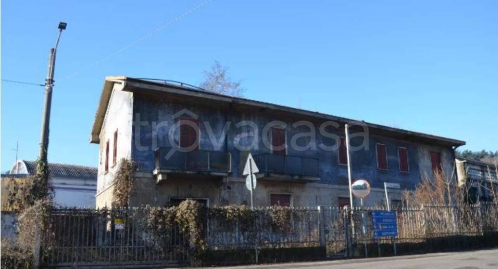 locale commerciale in vendita a Carate Brianza