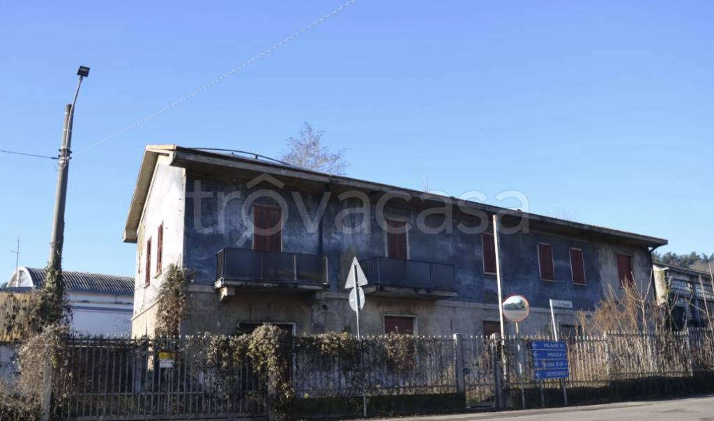 capannone in vendita a Carate Brianza
