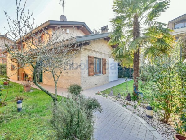casa indipendente in vendita a Carate Brianza