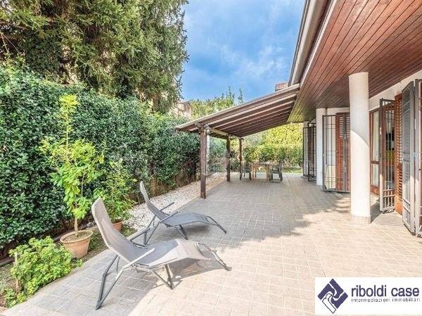 casa indipendente in vendita a Carate Brianza