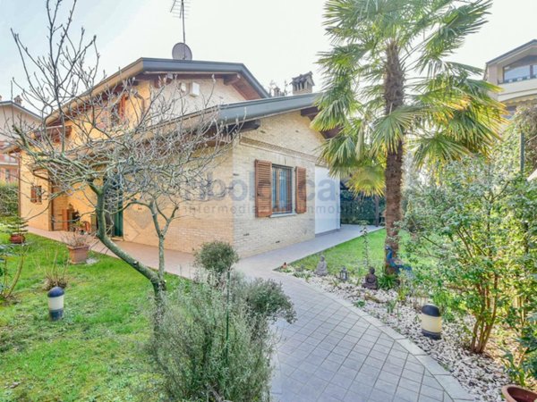 casa indipendente in vendita a Carate Brianza