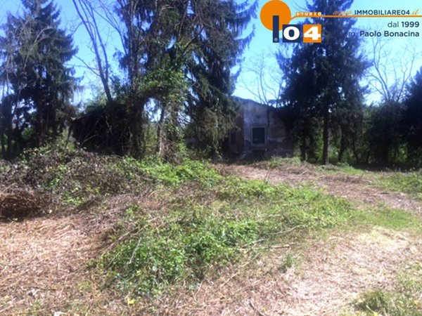 terreno edificabile in vendita a Carate Brianza in zona Costa Lambro