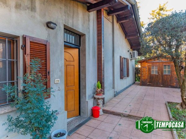 appartamento in vendita a Carate Brianza