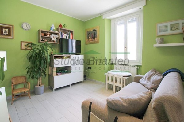 appartamento in vendita a Carate Brianza in zona Costa Lambro