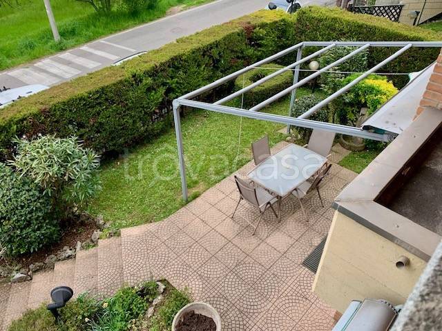 casa indipendente in vendita a Carate Brianza in zona Costa Lambro