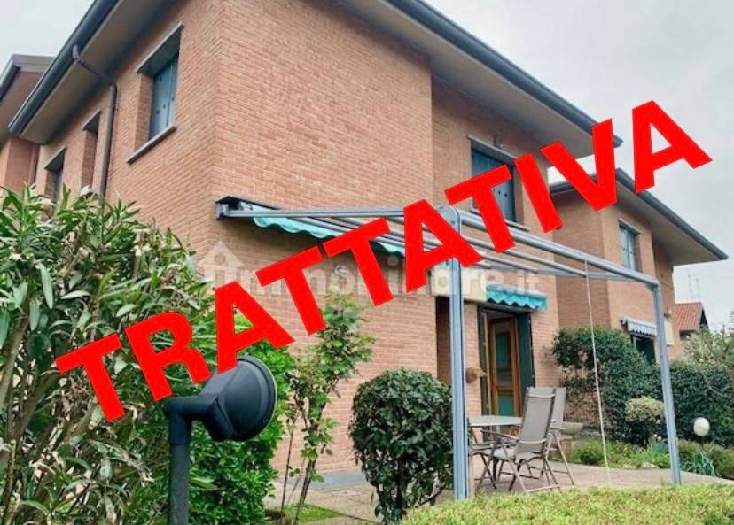 casa indipendente in vendita a Carate Brianza in zona Costa Lambro