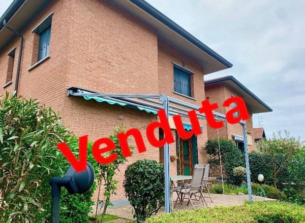 casa indipendente in vendita a Carate Brianza in zona Costa Lambro