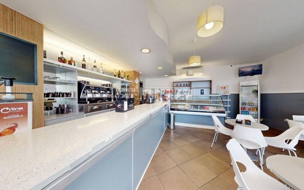 locale commerciale in vendita a Carate Brianza