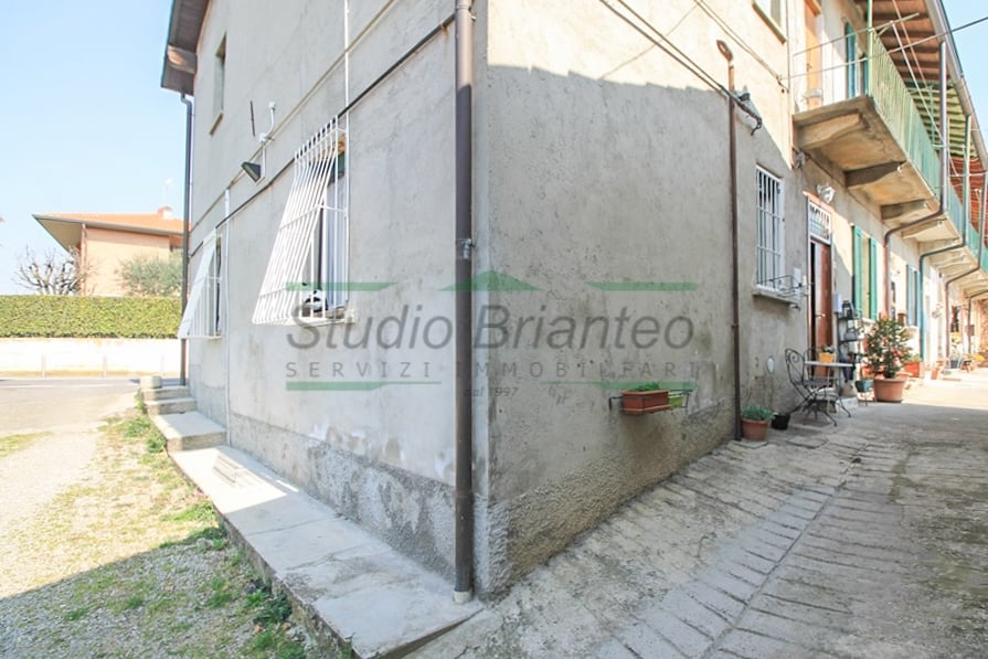 appartamento in vendita a Carate Brianza in zona Costa Lambro