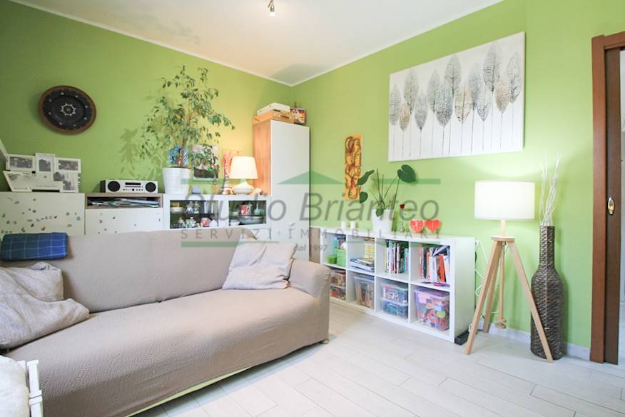 appartamento in vendita a Carate Brianza in zona Costa Lambro