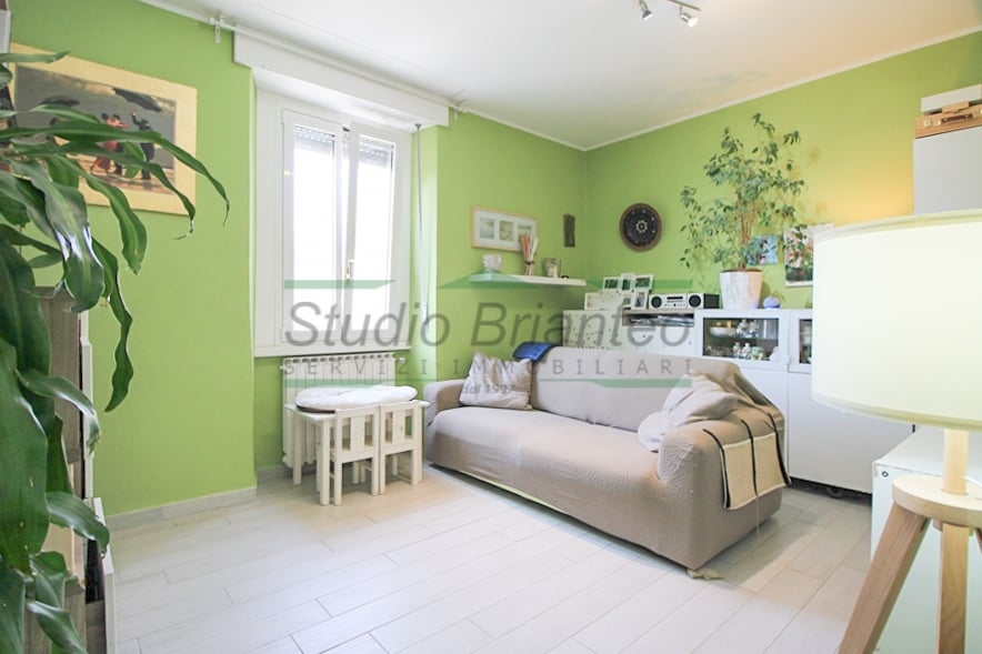 appartamento in vendita a Carate Brianza in zona Costa Lambro