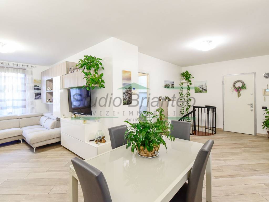 appartamento in vendita a Carate Brianza