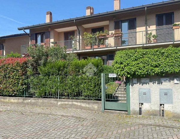 casa indipendente in vendita a Carate Brianza in zona Costa Lambro