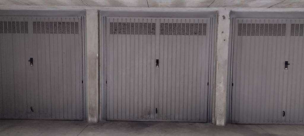 locale di sgombero in vendita a Carate Brianza