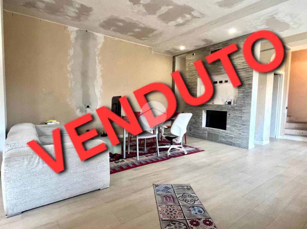 casa indipendente in vendita a Carate Brianza
