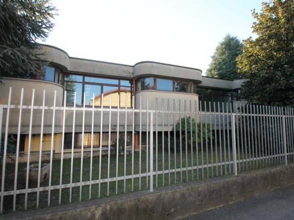 intera palazzina in vendita a Carate Brianza