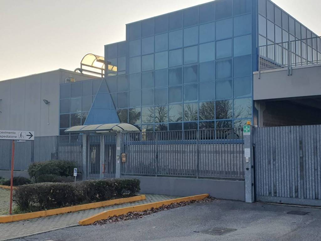 capannone in vendita a Carate Brianza