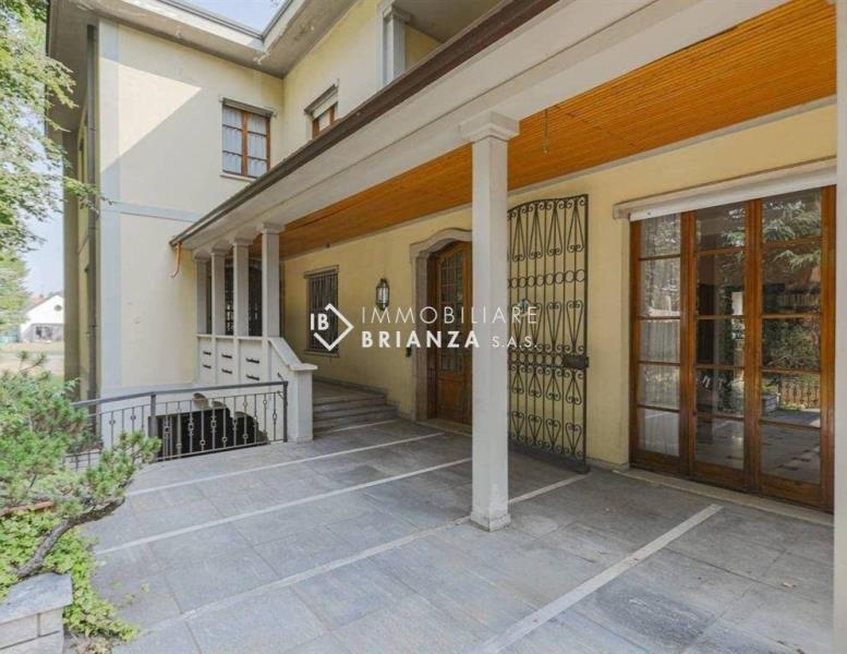 casa indipendente in vendita a Carate Brianza