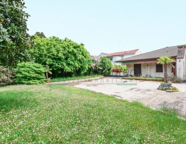 casa indipendente in vendita a Carate Brianza