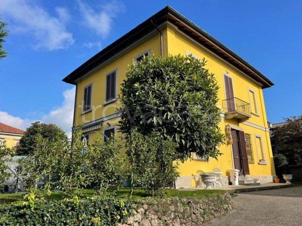 casa indipendente in vendita a Carate Brianza