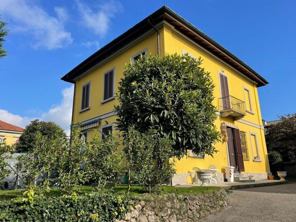 casa indipendente in vendita a Carate Brianza