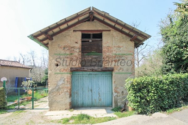 casale in vendita a Carate Brianza in zona Costa Lambro