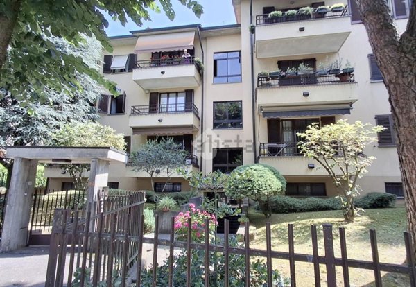appartamento in vendita a Carate Brianza